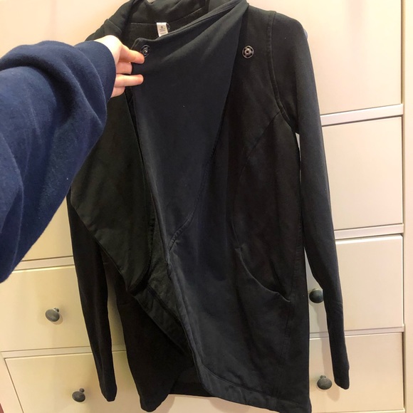 LuluLemon thats a wrap jacket - Picture 5 of 11